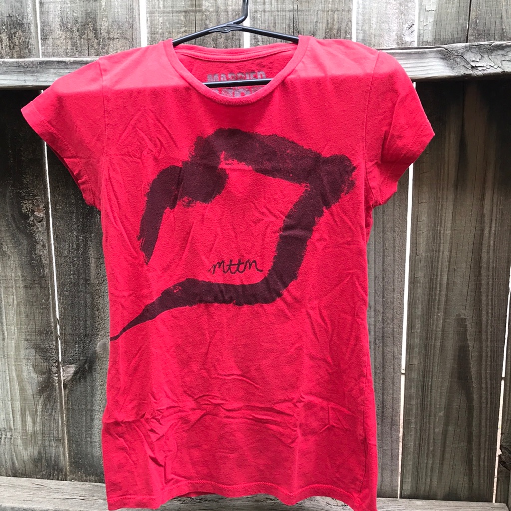 Married To The Mob Lips Logo Tee Married To The Mob Lips Logo Tee